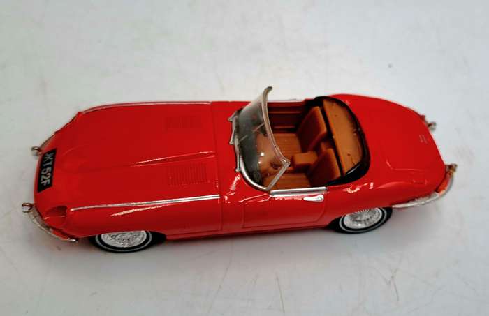 1990 Matchbox Dinky 1/43 Scale DY-18 - 1969 Jaguar E Type Mk1 1/2 - Red-