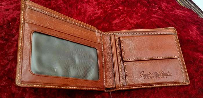 Pre-Owned Men's Basically Black Leather Wallet Black Genuine Leather-Australia