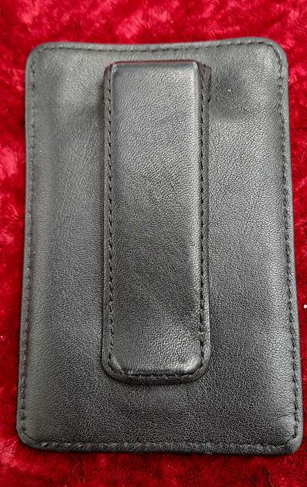 Brookstone leather Card/ID Holder with Clip   10,5cm x 7cm