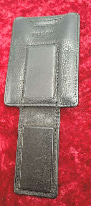 Fossil leather Card /id Holder ? Magnetic Clip 10cm x 7cm