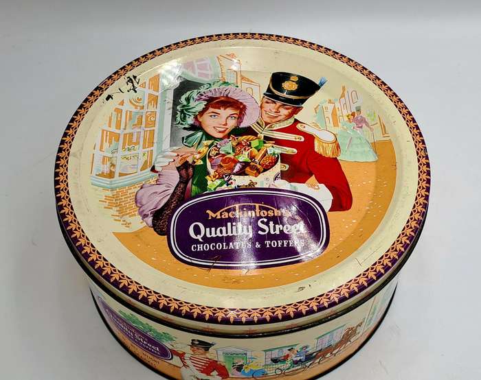 Empty 1980's Quality street Tin 18,2 cm In diameter