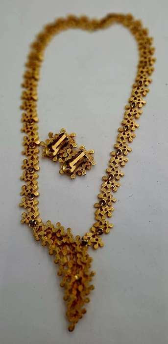 Vintage Goldtone Necklace and earings set -Boxed