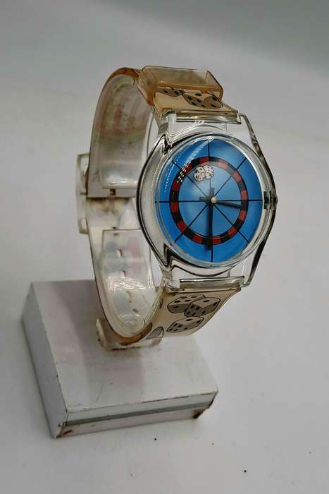 Pre-Owned 1999 Macau Quartz watch -dice hand - Working