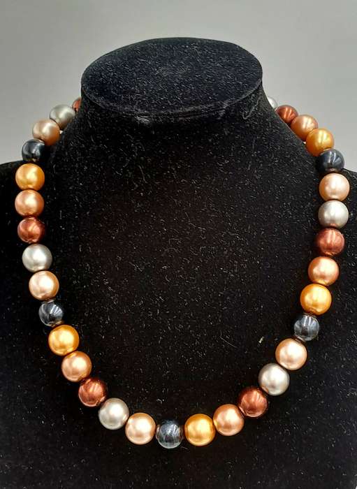 Pre-Owned  2 x Honey Necklaces in Honey Tin -Costume Jewelry -faux or simulated pearls