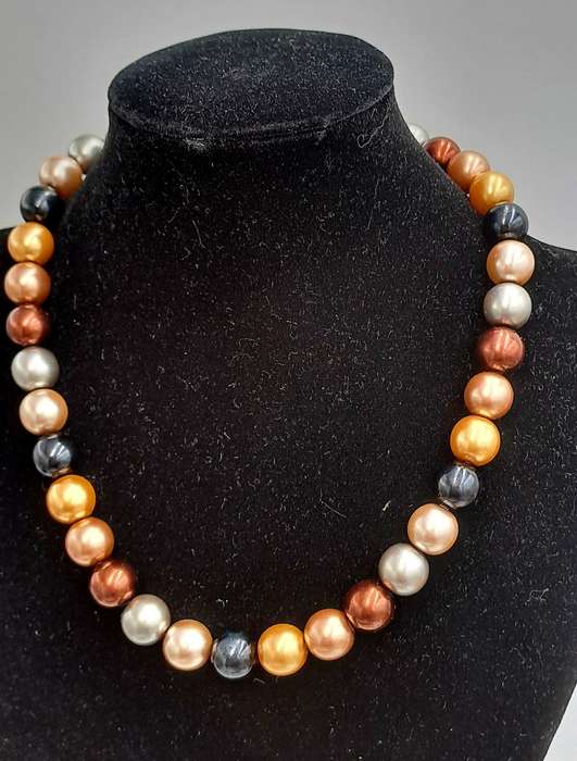 Pre-Owned  2 x Honey Necklaces in Honey Tin -Costume Jewelry -faux or simulated pearls
