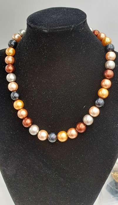 Pre-Owned  2 x Honey Necklaces in Honey Tin -Costume Jewelry -faux or simulated pearls