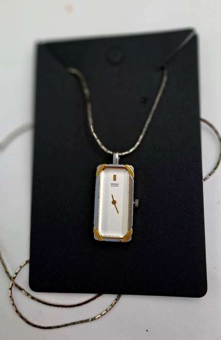 Pre-Owned Vintage 1984 SEIKO Quartz Pendant watch on silver Chain