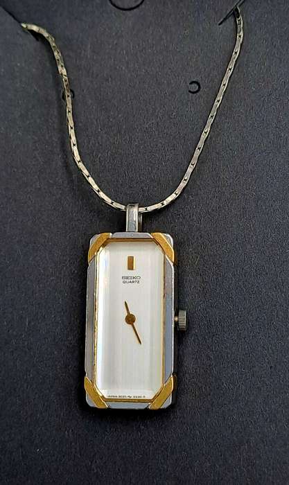 Pre-Owned Vintage 1984 SEIKO Quartz Pendant watch on silver Chain