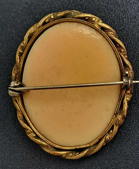 Vintage Cameo Brooch 4cm x 3,5cm