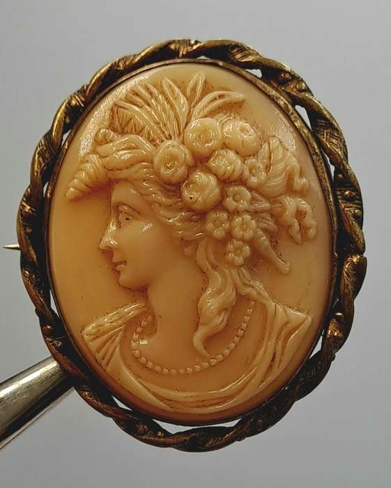 Vintage Cameo Brooch 4cm x 3,5cm