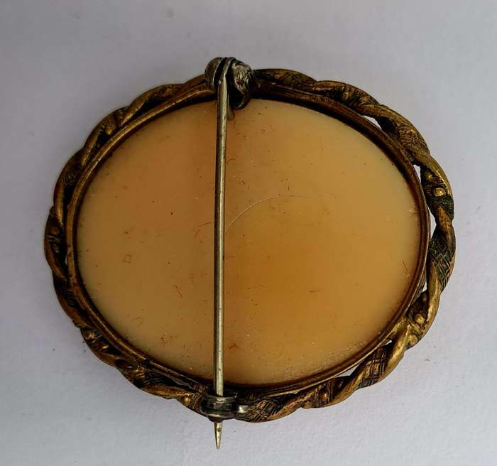 Vintage Cameo Brooch 4cm x 3,5cm