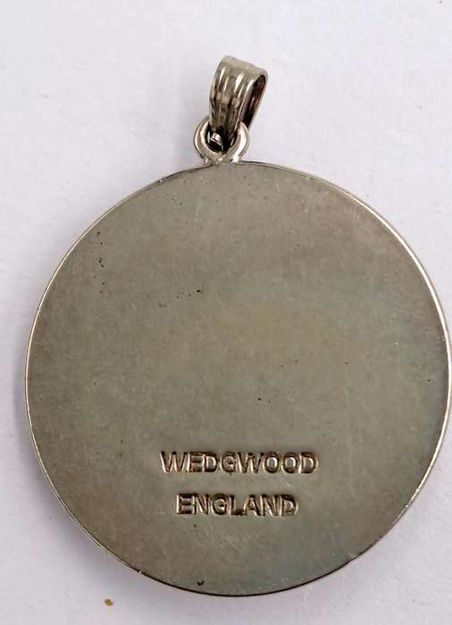 Vintage 1960's Wedgewood Jasperware Cameo Pendant 25mm in Diameter