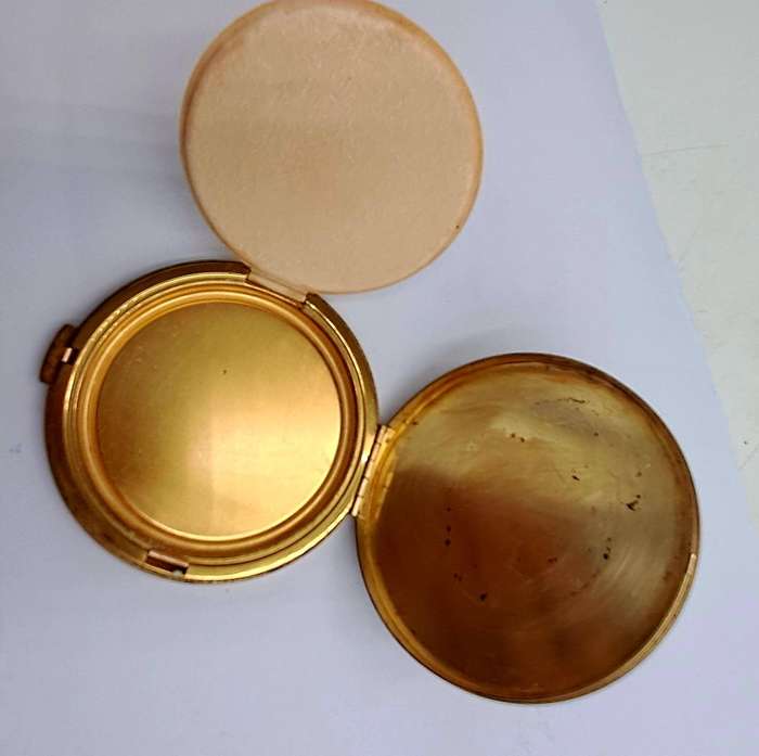 Vintage  Ladies Powder Compact