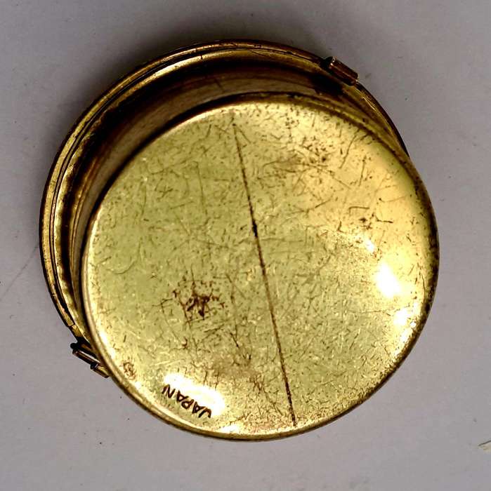 Vintage Victorian Courting Couple Enamel Hinged Round Pill Box Made In Japan