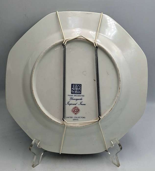 Large Vintage Hand Decorated Yamaguchi Imperial Imari wall Plate with Hanger 26,5cm