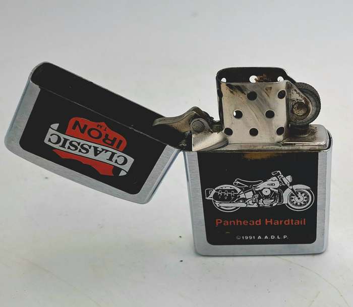 Vintage ZIPPO Lighter Classic Iron -No Spark need new flint and fluid Made in the USA