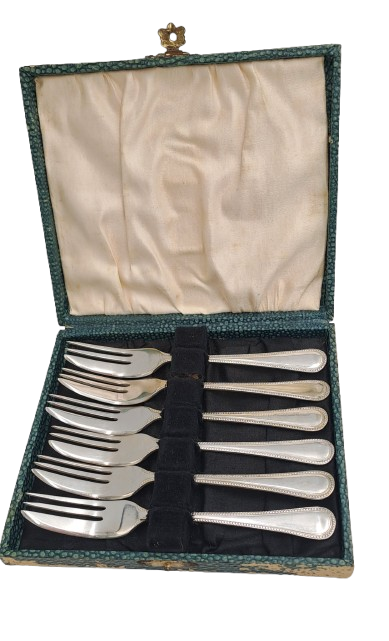 6  E.P.N.S silver plated vintage snack forks in original box