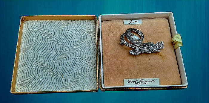 Vintage silver plate Marcasite brooch-Boxed