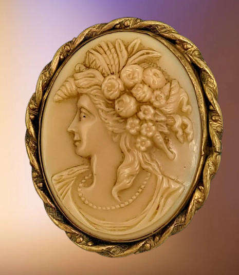 Vintage Cameo Brooch 4cm x 3,5cm