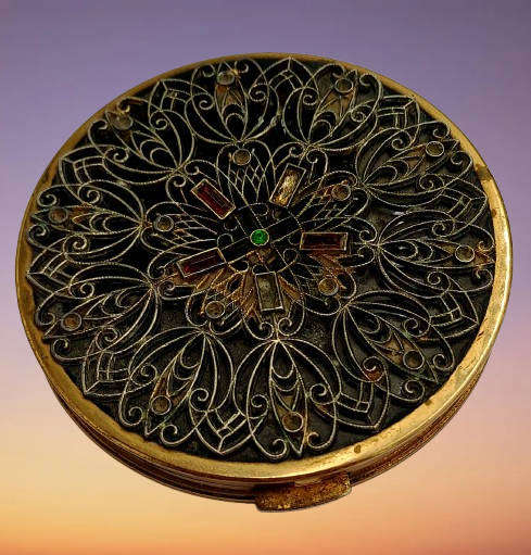 Vintage  Ladies Powder Compact