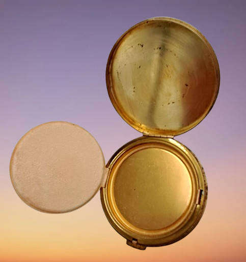 Vintage  Ladies Powder Compact