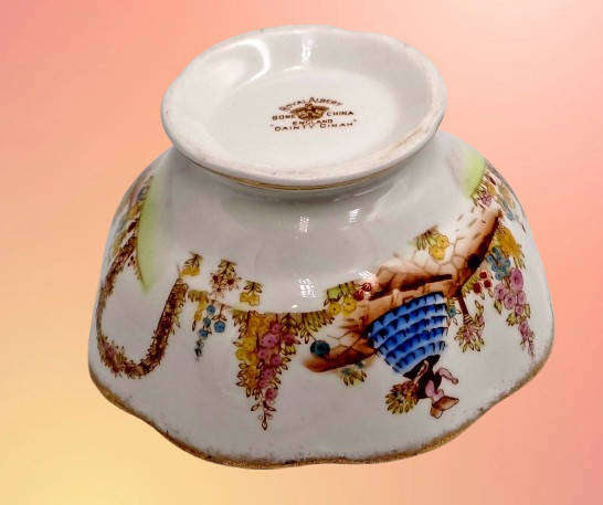 Rare 1930's Royal Albert Dainty Dinah sugar Bowl -Excellent Condition (2 available)