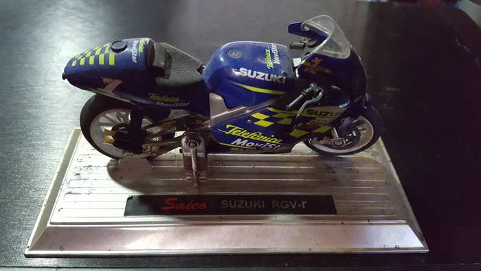 Saico Suzuki RGV-r Die Cast Model Scale 1/18