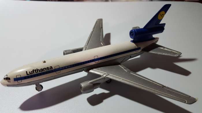 ERTL 1988 DC-10 Lufthansa