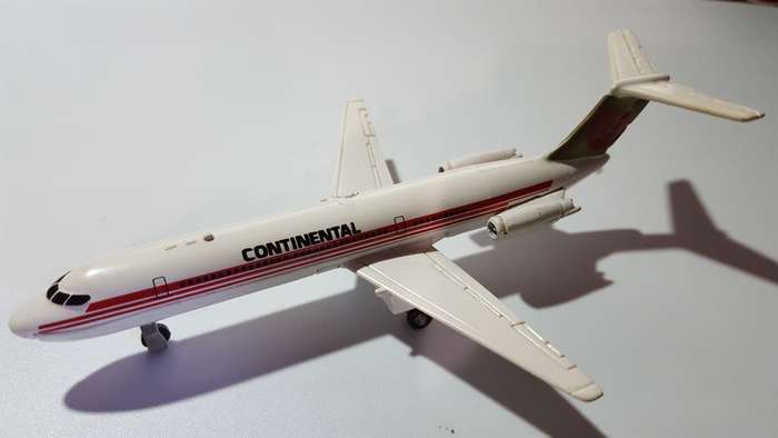 ERTL 1990 McDonnell Douglas DC-9 Continental Airlines