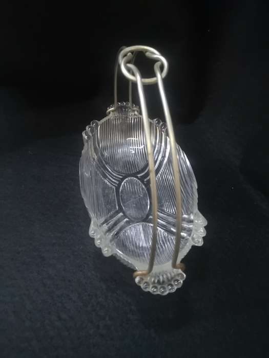 Beautiful glass bowl with carry handle