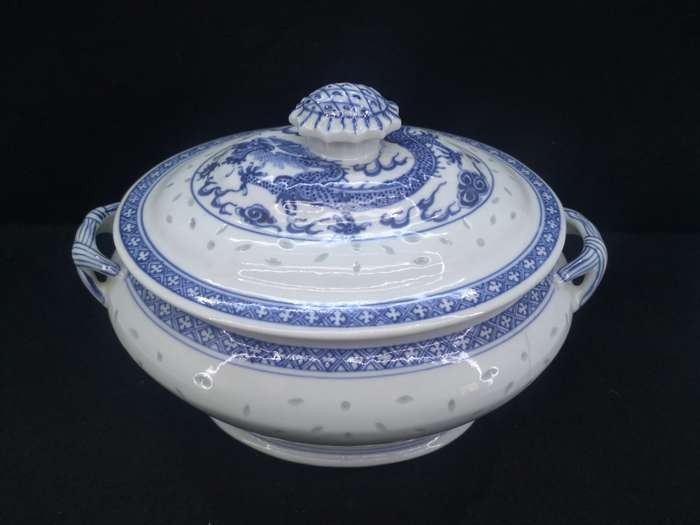 Large Chinese rice grain blue and white lidded bowl - note the hairline crack