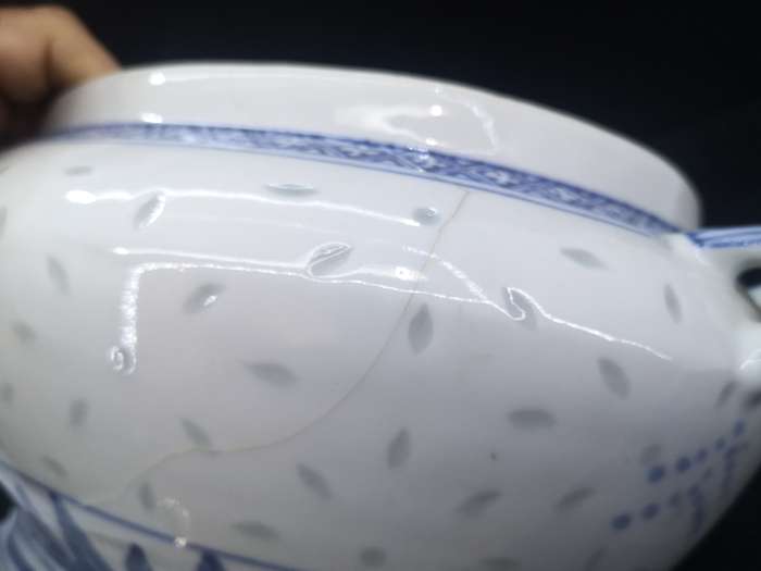 Large Chinese rice grain blue and white lidded bowl - note the hairline crack
