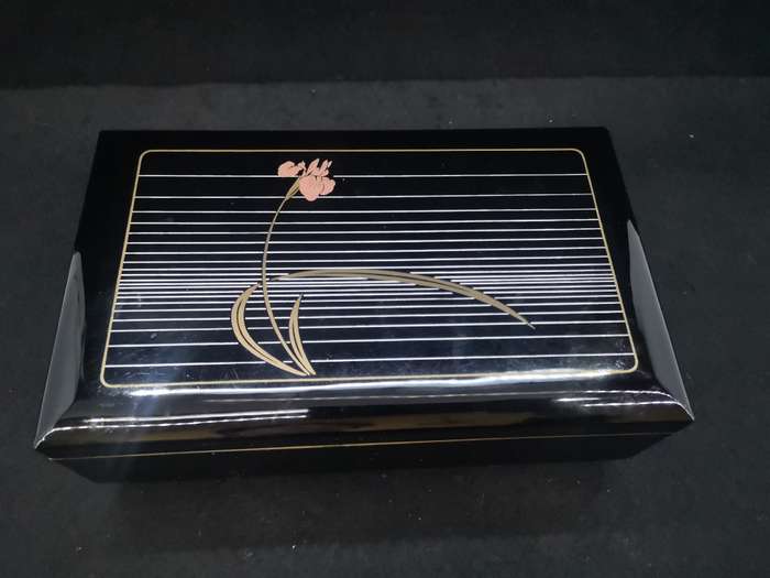Japanese lacquered musical jewelry box