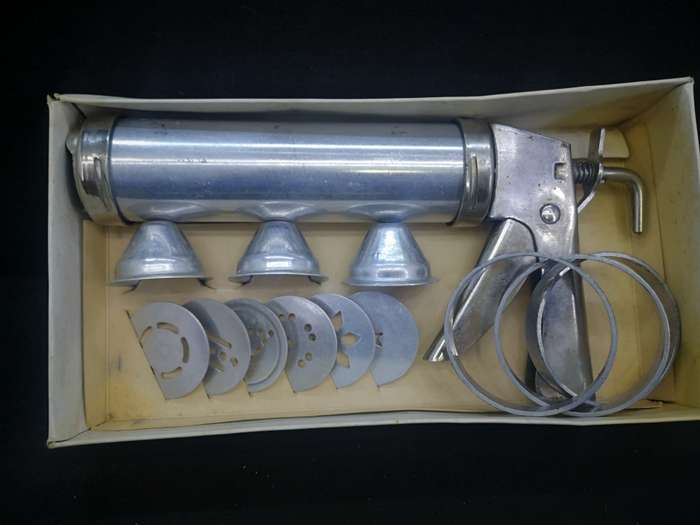 Ideal biscuit and icing gun