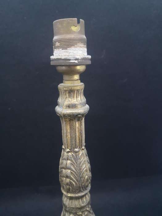 Lamp base