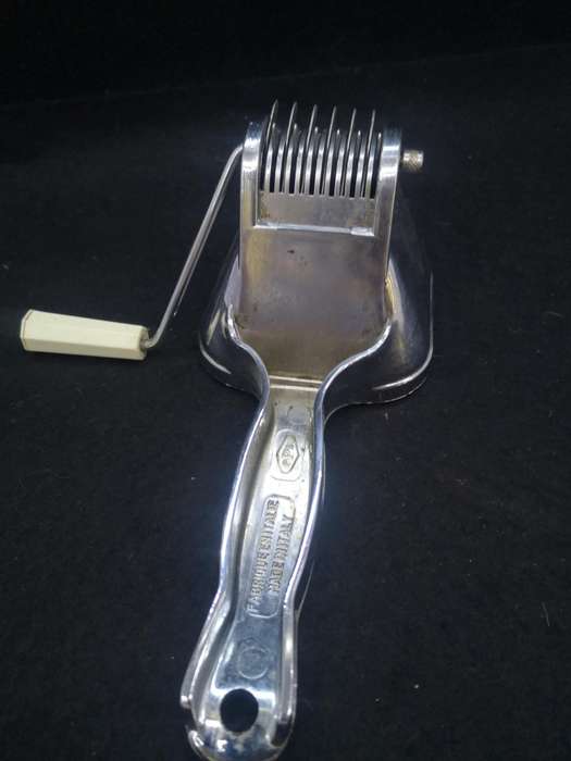 Hand crank grater made in Italy