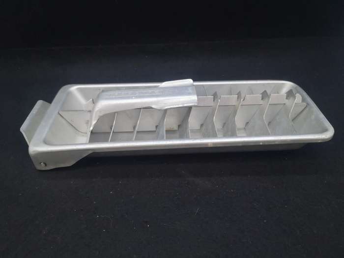 Quickube ice tray