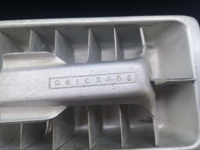 Quickube ice tray