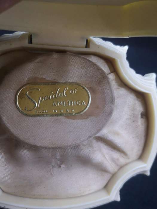 Plastic jewelry presentation box