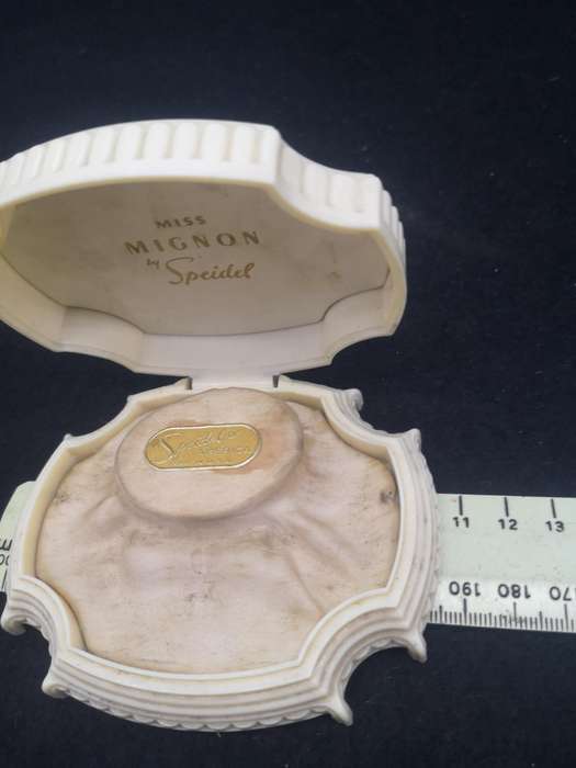 Plastic jewelry presentation box