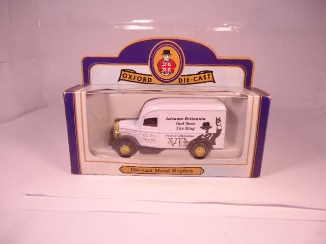 Oxford - Bedford Van - V.E. Day - Advance Britannia - No 3333 of 4000 - #BED020