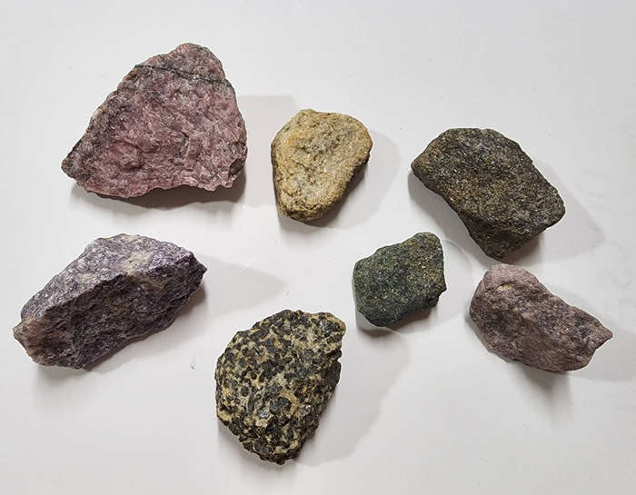 Semi-precious Gemstone - Lot 10