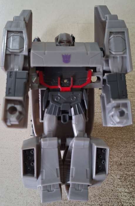 Transformers: Bumblebee Cyberverse adventures Megatron Figure