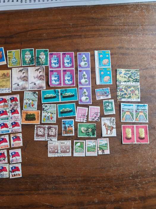 Large lot of vintage China (Taiwan) stamps