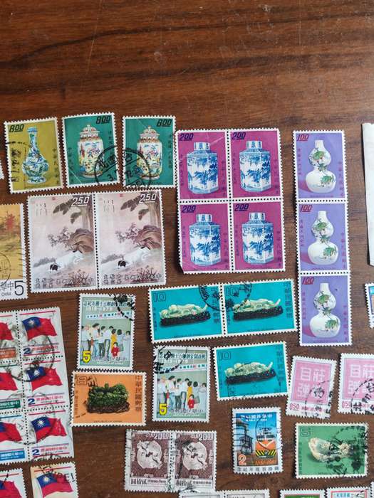 Large lot of vintage China (Taiwan) stamps