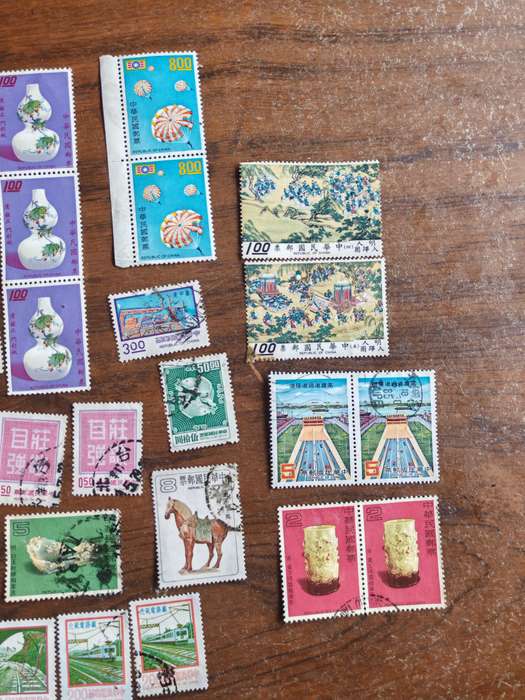 Large lot of vintage China (Taiwan) stamps