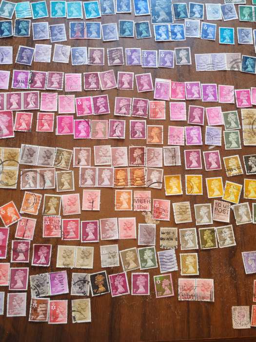 Massive lot of 400+ vintage Great Britain stamps