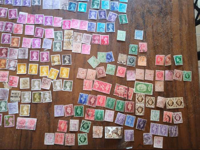 Massive lot of 400+ vintage Great Britain stamps
