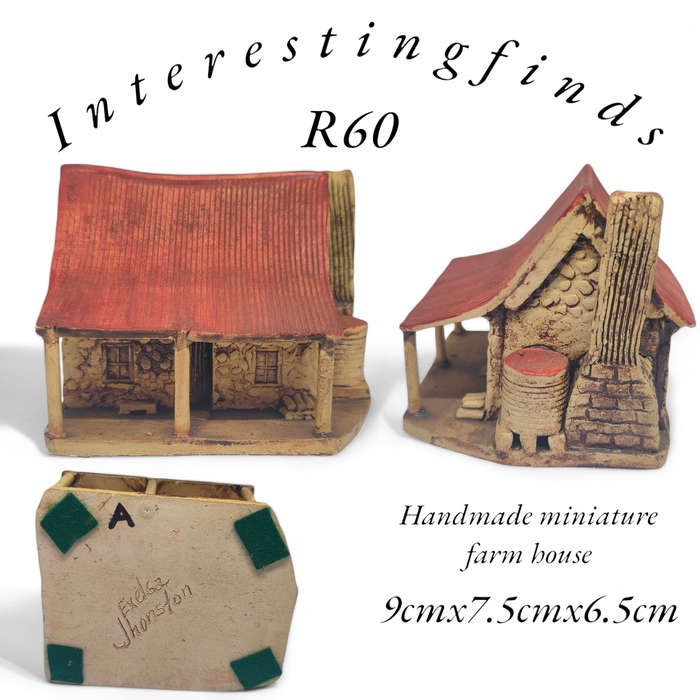 Stunning miniature farm house ornament