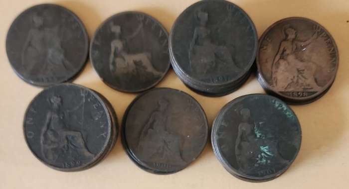 Great Britain ~ One Penny Victoria ~ 1895 to 1901 ~ 35coins!!